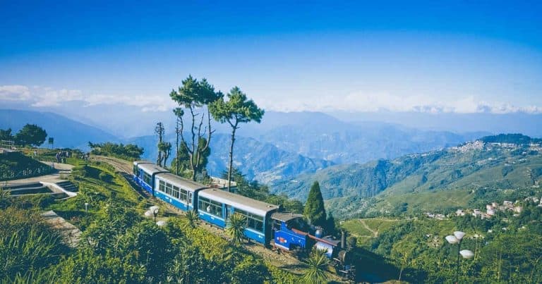 5 Days Darjeeling & Gangtok Tour Package for Couples & Families